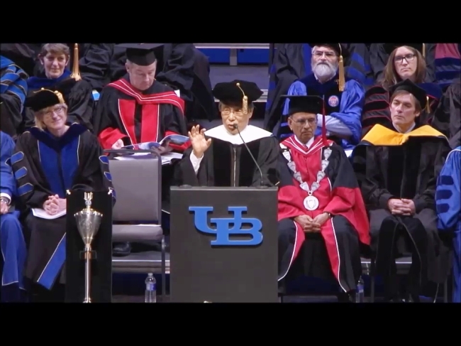 Kim Seong-kon, president of the Literature Translation Institute of Korea and professor emeritus at Seoul National University, gives a speech at the commencement ceremony of the State University of New York at Buffalo on May 19. (Literature Translation Institute of Korea)