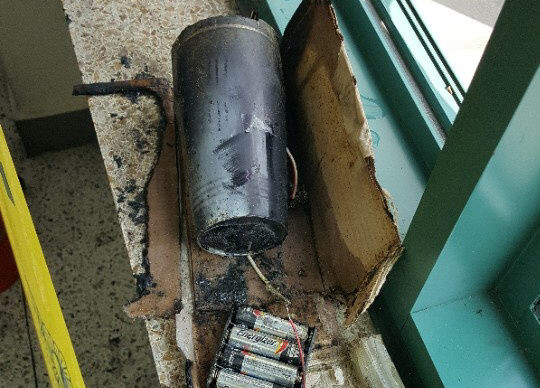 The explosive, made from a coffee tumbler, gunpowder and four of AA-size batteries, is found inside a professor’s office in Yonsei University in western Seoul, Tuesday. (Yonhap)