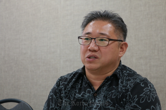 Kenneth Bae speaks during a recent interview with The Korea Herald at his office in Seoul. (Kim So-yeon/The Korea Herald)