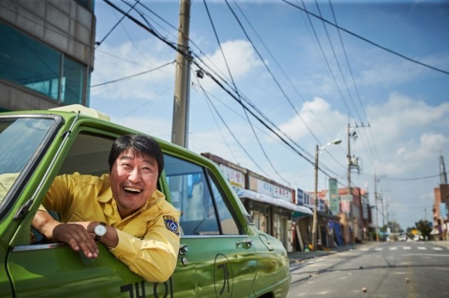 Song Kang-ho stars in “A Taxi Driver.” (Showbox)