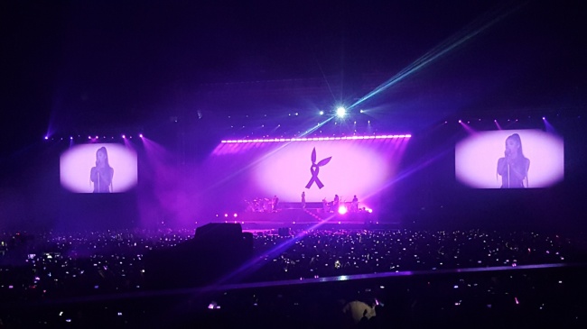 Ariana Grande performs at Gocheok Sky Dome in Seoul on Tuesday. (Hong Dam-young/The Korea Herald)