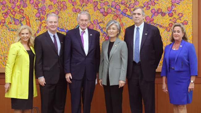 (From left) US Sens. Carolyn Maloney, Jeff Merkley, Edward Markey, South Korean Foreign Minister Kang Kyung-wha, Sens. Chris Van Hollen and Ann Wagner. (Yonhap)