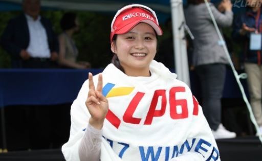 In this photo provided by the Korea LPGA Tour, Choi Hye-jin celebrates her victory at the Bogner MBN Ladies Open at the Star Hue Country Club in Yangpyeong, Gyeonggi Province, on Aug. 20, 2017. (Yonhap)