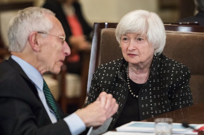 Chair of the Federal Reserve Janet Yellen (right) and Vice Chair Stanley Fischer (EPA-Yonhap)