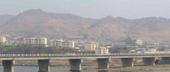 Border bridge connecting North Korea`s Manpo and China`s Jian. (Yonhap)
