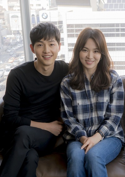Song Joong-ki (left) and Song Hye-kyo (Herald DB)
