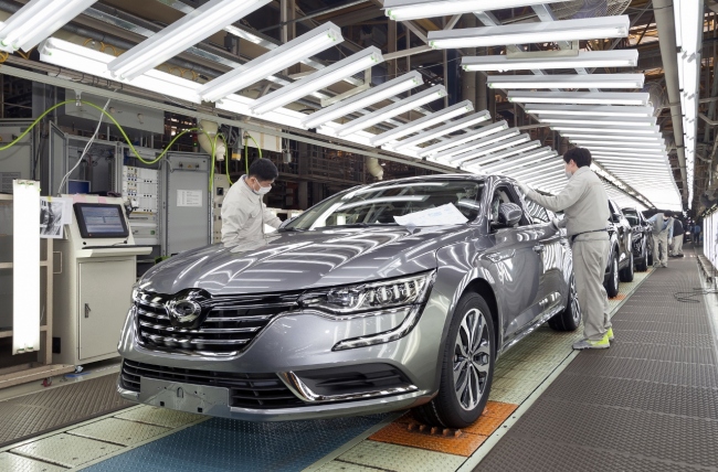 SM6 vehicles are assembled at Renault Samsung’s plant in Busan. (Renault Samsung)