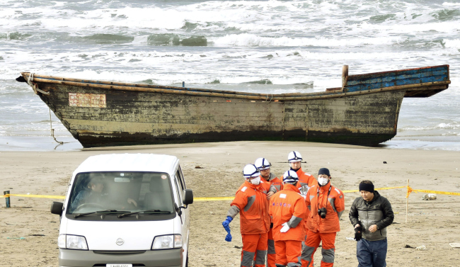 Eight bodies presumed to be North Koreans were found in a boat grounded on a beach in Akita Prefecture, Japan on Nov. 27. (Yonhap)