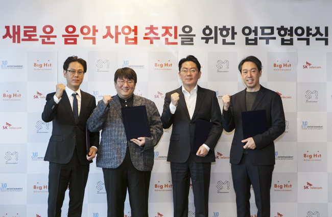 (From left) Jung Wook, CEO of JYP Entertainment, Bang Si-hyuk, CEO of Big Hit Entertainment, Noh Jong-won, head of SK Telecom‘s Unicorn Labs and Kim Young-min, CEO of S.M. Entertainment, attend an event announcing their joint music service project at SK Telecom’s headquarters in Seoul on Wednesday. (SK Telecom)