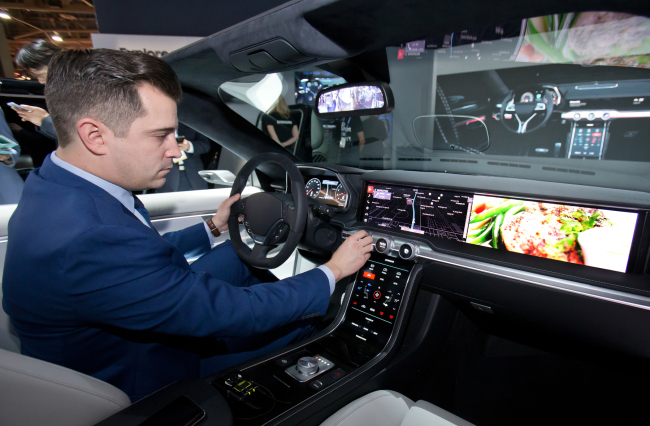 The “digital cockpit” is displayed at Samsung Electronics’ booth at the Consumer Electronics Show 2018 last month (Samsung Electronics)
