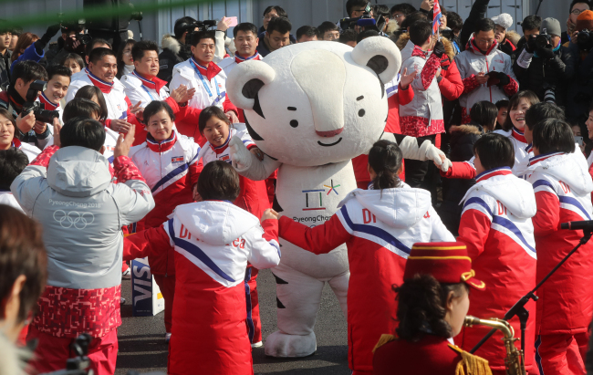 North Korean athletes dance alongside PyeongChang mascot Soohorang on the opening day on Feb. 9 (Yonhap)