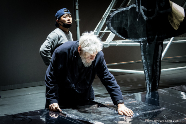 Achim Freyer supervises staging try-out at Seoul Arts Center on Monday (World Art Opera)