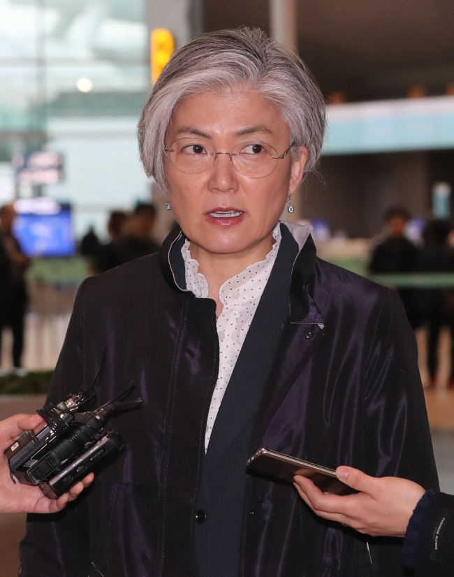 Foreign Minister Kang Kyung-wha answers to questions from reporters at Incheon Airport on Thursday, while she is on her way to visit the US. (Yonhap)