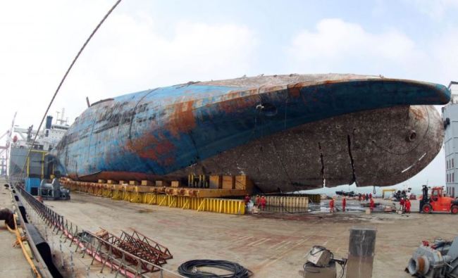 The sunken ferry Sewol is seen at a port in Mokpo, South Korea, April 1, 2017. (Reuters-Yonhap)