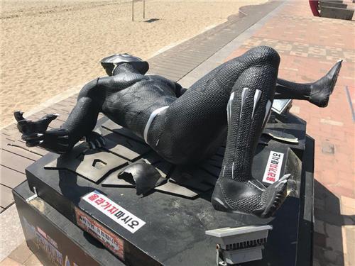 A “Black Panther” statue is seen vandalized at Gwangalli Beach. (Korea Film Council-Yonhap)