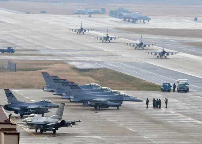 US warplanes on standby during the Vigilant Ace South Korea-US joint air drill held from Dec. 4 to Dec. 8. (Yonhap)