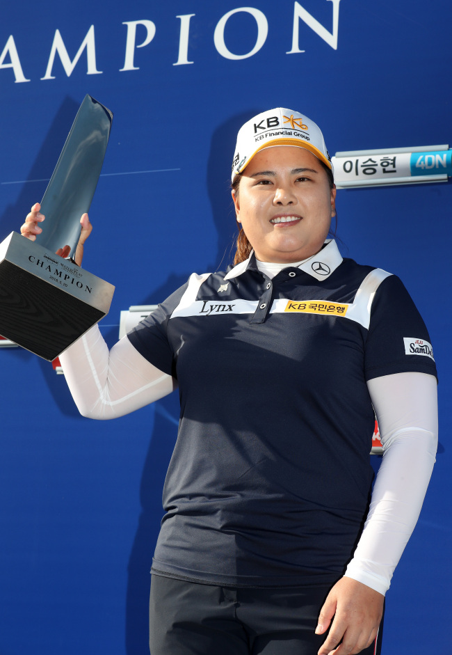 South Korean golfer Park In-bee holds up the champion`s trophy after winning the Doosan Match Play Championship on the Korea LPGA Tour at Ladena Golf Club in Chuncheon, 85 kilometers east of Seoul, on May 20, 2018. (Yonhap)
