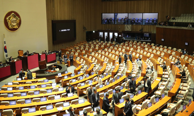 Empty seats at the main chamber of the National Assembly (Yonhap)