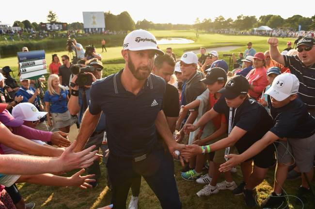 Dustin Johnson celebrates his winning putt on the 18th hole by greeting fans Adam Scott of Australia Harris English exits the course during the final round at the RBC Canadian Open at Glen Abbey Golf Club on July 29 in Oakville, Canada. (AFP-Yonhap)