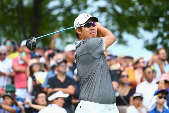 An Byeong-Hun of Korea plays his shot from the first tee during the final round at the RBC Canadian Open at Glen Abbey Golf Club on July 29 in Oakville, Canada. (AFP-Yonhap)
