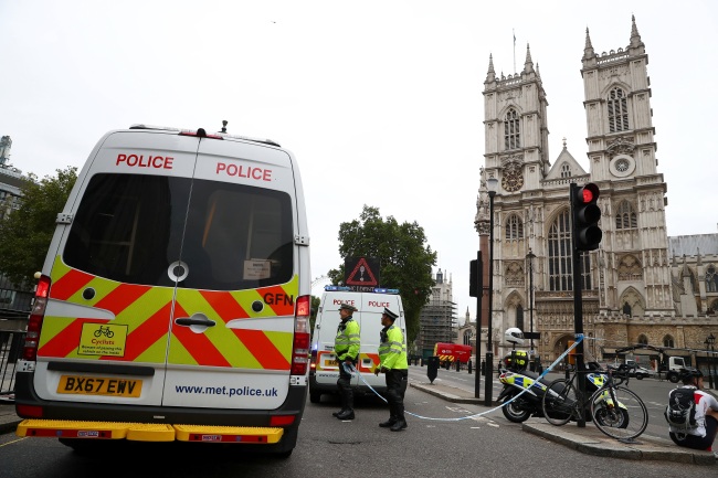 Police officers stand at a cordon after a car crashed outside the Houses of Parliament in Westminster, London, Britain, August 14, 2018.(Yonhap)