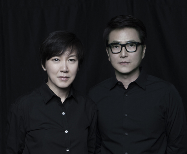 Artists Moon Kyung-won (left) and Jeon Joon-ho (right) (Gallery Hyundai)
