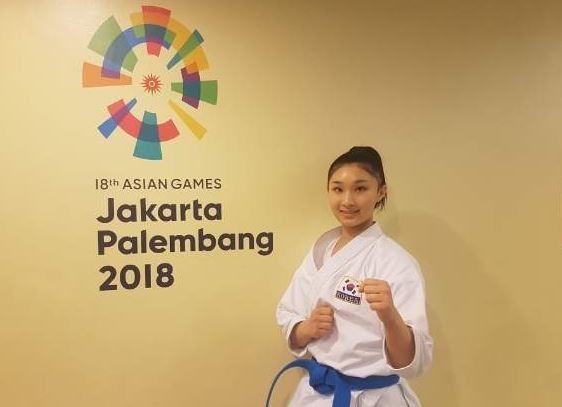 South Korean karate practitioner Wong Ada poses for a photo after finishing the women`s kata competition at the 18th Asian Games at Jakarta Convention Center in Jakarta on Aug. 25, 2018. (Yonhap)