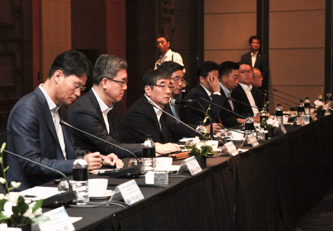 FSS Governor Yoon Suk-heun (third from left). (FSS)