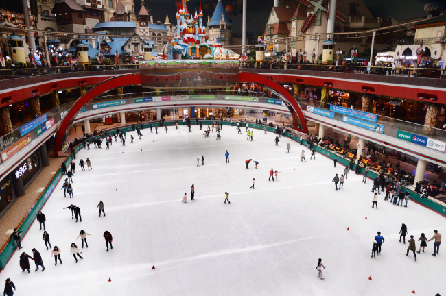 Skaters glide on ice at Lotte World Ice Rink in eastern Seoul. (Lotte Adventure)