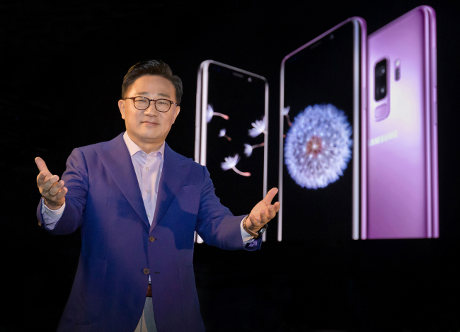 Samsung Electronics` head of smartphone business Koh Dong-jin introduces Galaxy S9 and S9+ in February, 2018. (Samsung Electronics)