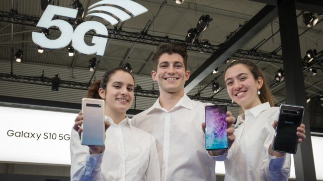 Models introduce Galaxy S10 5G at the MWC 2019 in February.