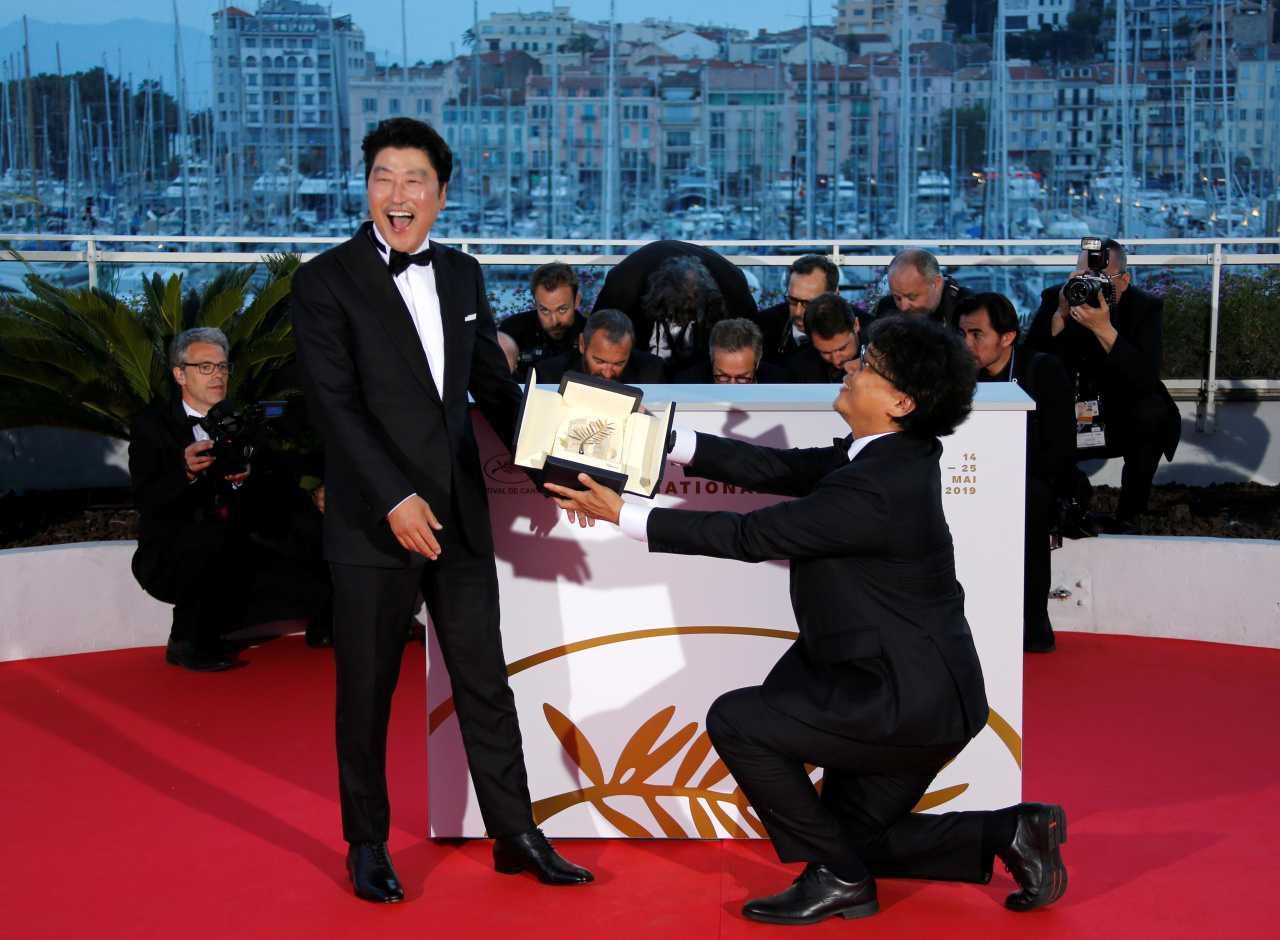 72nd Cannes Film Festival - Photocall after Closing ceremony - Cannes, France, May 25, 2019. Director Bong Joon-ho, Palme d`Or award winner for his film 