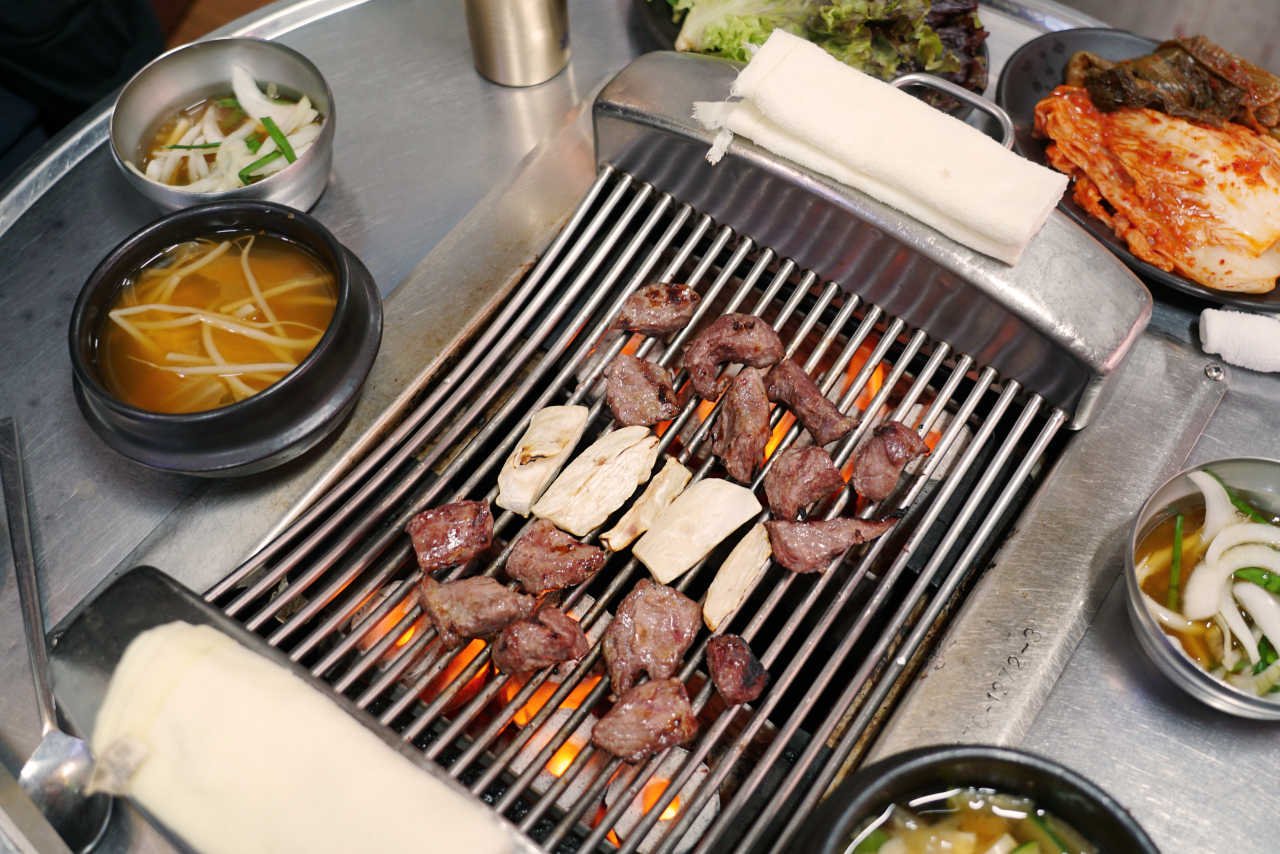 Skirt steak is called “seagull meat” in Korean. (Lee Sun-hye/The Korea Herald)