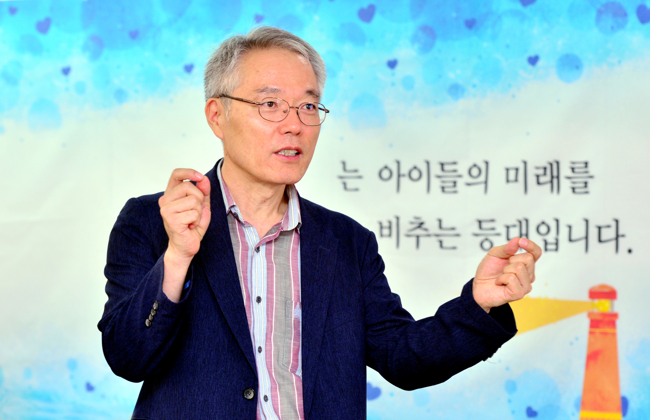 Song In-soo, co-chairperson of the World Without Worry About Shadow Education, speaks during an interview with the Koreal Herald at his office in Yonsan, Seoul. (Park Hyun-koo/The Korea Herald)