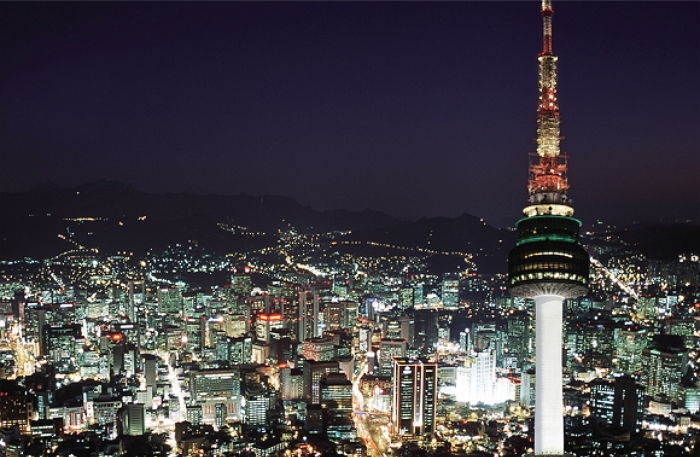 Nighttime view of the iconic N Seoul Tower in central Seoul (Yonhap)