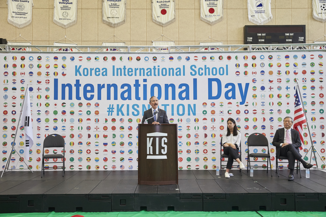 US Ambassador Harry Harris speaks during International Day at Korea International School on Oct. 2. (KIS)
