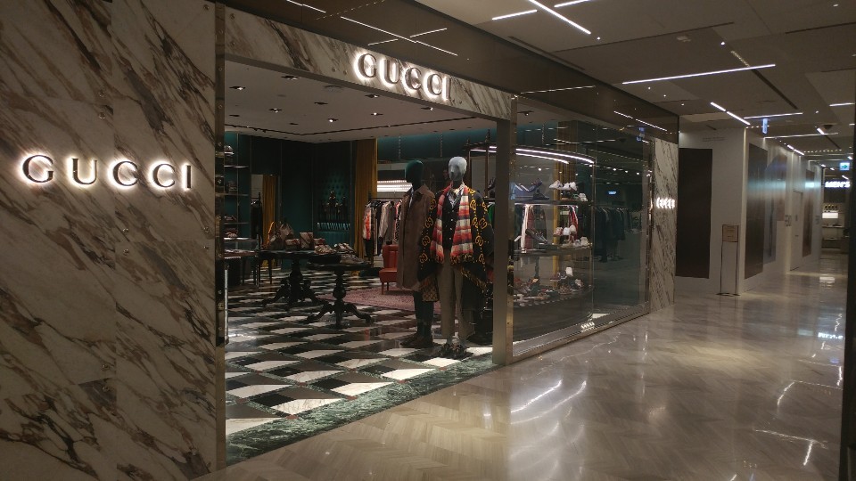 A Gucci men’s store is located at Shinsegae Department Store’s main branch in Myeong-dong, Seoul. (Lee Sun-young/The Korea Herald)