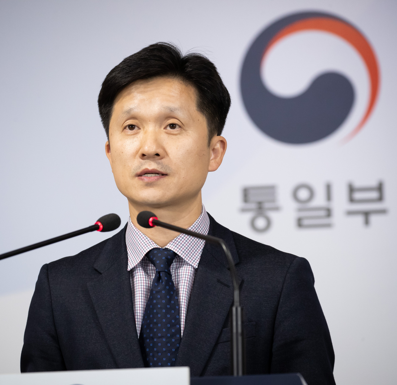 Unification Ministry spokesperson Lee Sang-min holds a press briefing on the deportation of North Korean fishermen at the Seoul Government Complex on Nov. 7, 2019. (Yonhap)