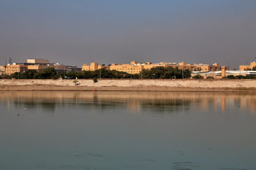 US embassy is seen from across the Tigris River in Baghdad, Iraq, Friday. (AFP-Yonhap)