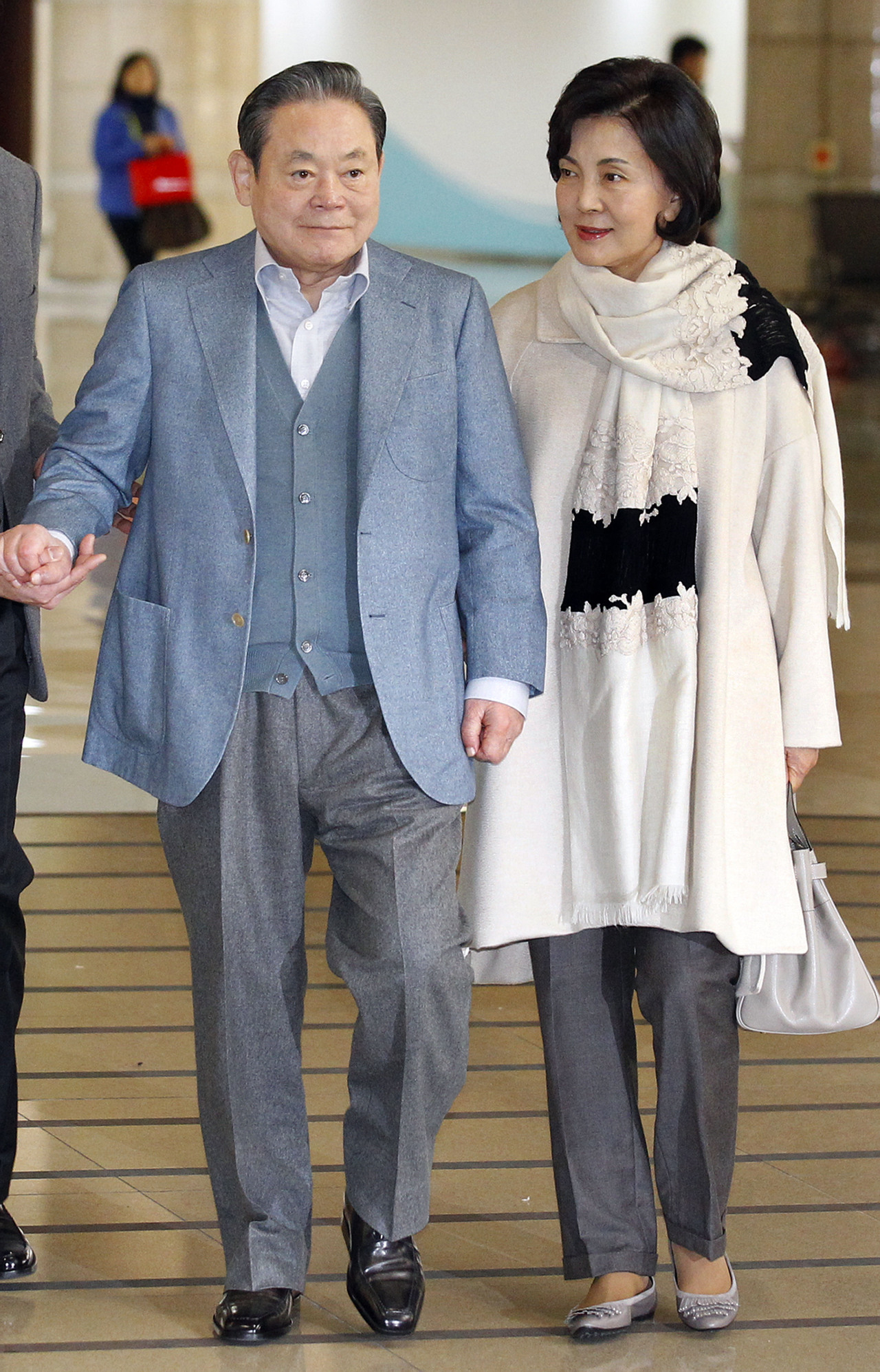Lee Kun-hee and his spouse, Hong Ra-hee (HakGoJAE Publishers)
