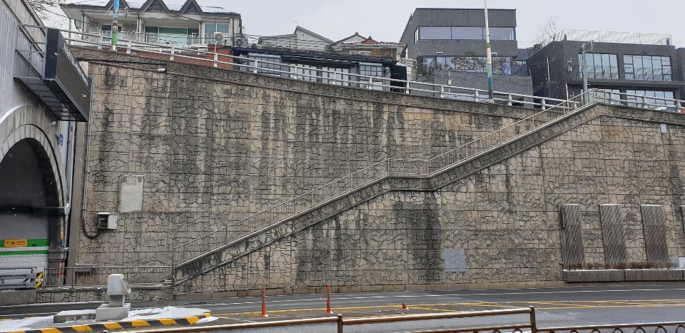 The stairway leading to Jahamun Tunnel in Seoul’s Buam-dong neighborhood was featured in the Oscar-winning movie “Parasite.” (Kim Young-won/The Korea Herald)