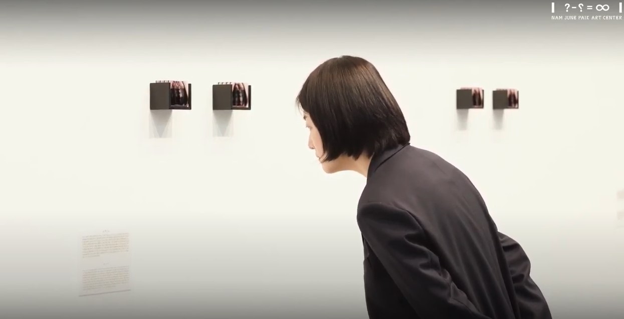Curator Kim Yoon-seo gives a guided tour of the exhibition on YouTube video. (Screen shot from Gyeonggi Cultural Foundation‘s YouTube channel)