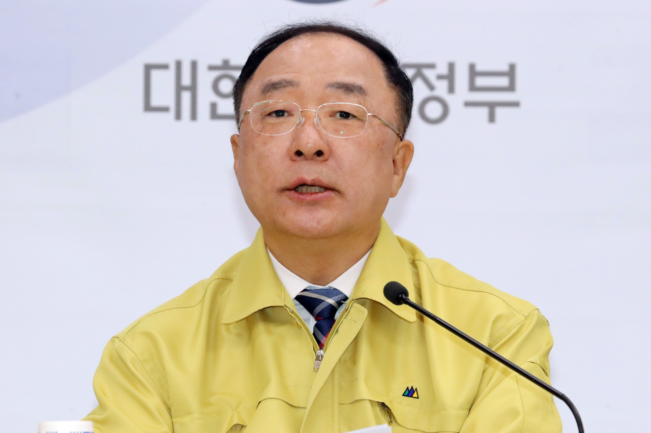 Deputy Prime Minister and Finance Minister Hong Nam-ki presents the government’s 7.6 trillion won additional budget plan on Thursday at Seoul Government Complex. (Yonhap)