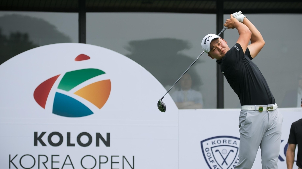 Pro golfer Kim Jun-sung participates in the 60th Kolong Korea Open, a golf competition held by South Korean conglomerate Kolon,in June, 2017. (Kolon)