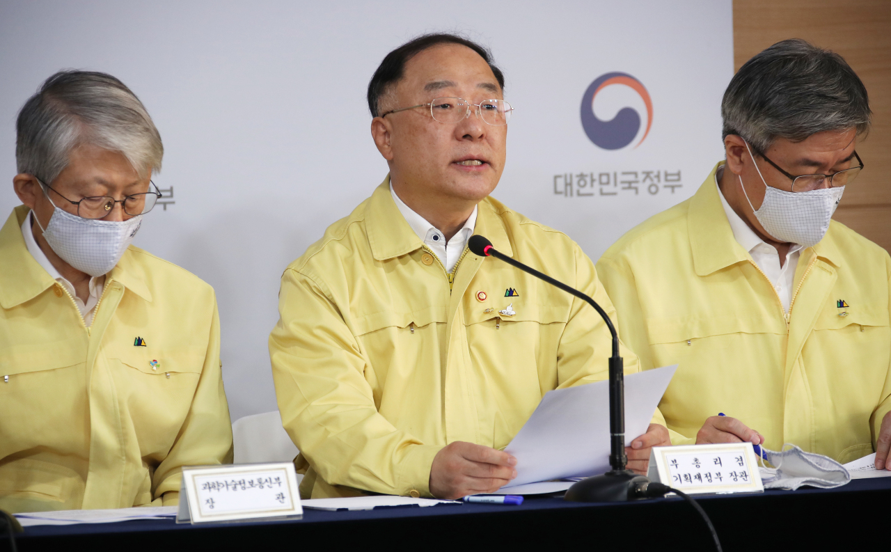Deputy Prime Minister and Finance Minister Hong Nam-ki speaks at a press briefing held at the Seoul government complex on Monday. (Yonhap)