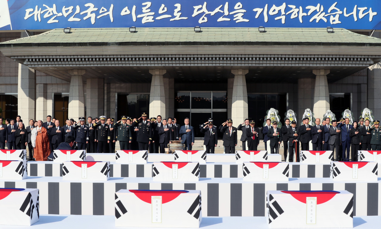 South Korea holds a ceremony to mark the return of Korean War remains retrieved from North Korea at Seoul Air Base on Armed Forces Day, Oct. 1, 2018. (Ministry of National Defense)