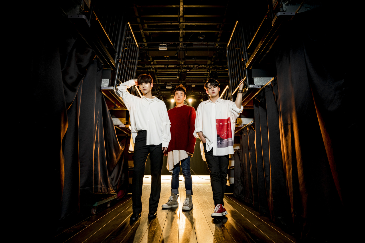 From left: Pansori artist Kim Jun-su, musical artist Jung Jae-il and daegeum player Lee A-ram join hands for “Sam-hap: The Conjunction.” (NToK)