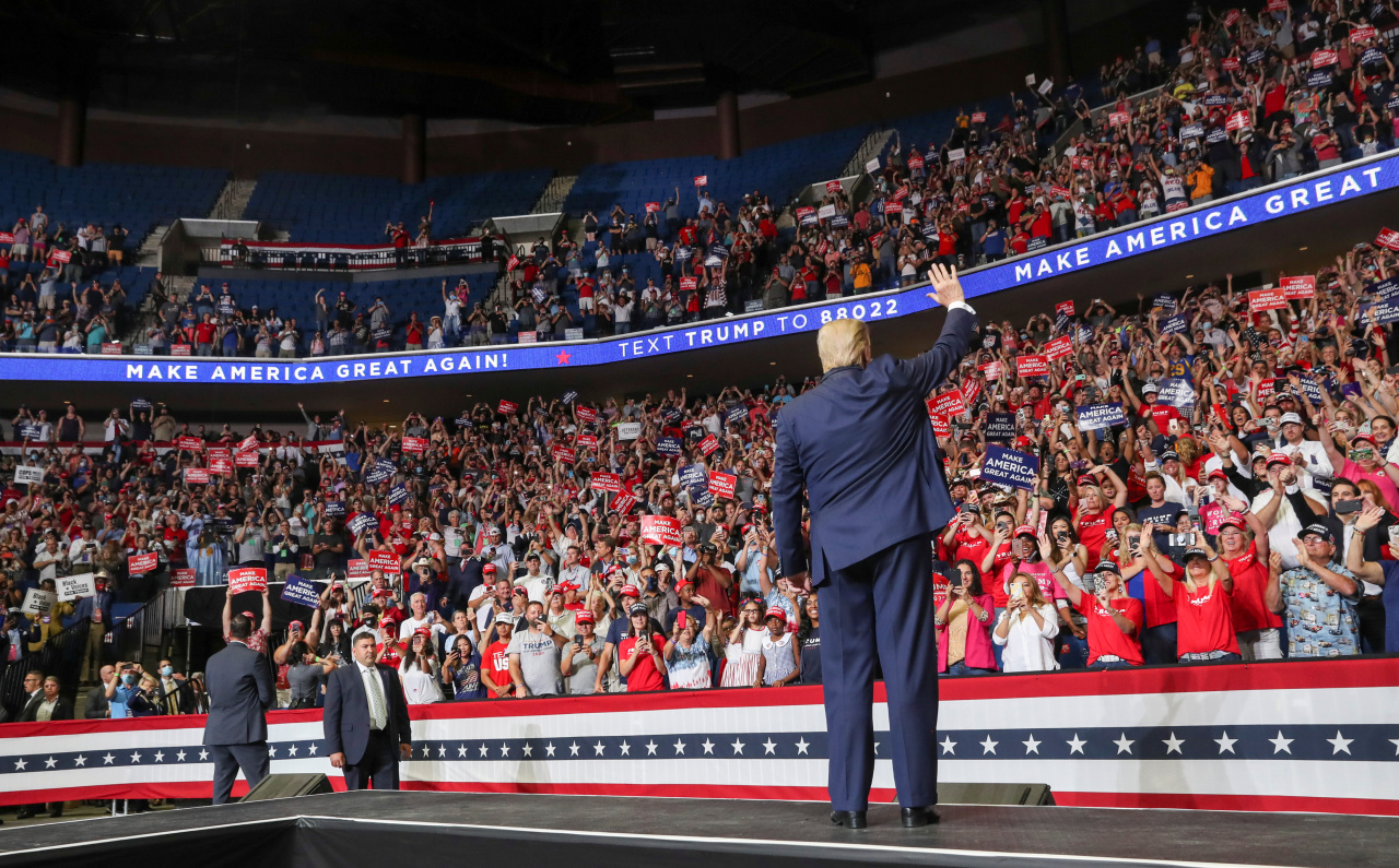 US President Donald Trump waves to supporters during a rally in Tulsa, Oklahoma, on Saturday. (Reuters-Yonhap)