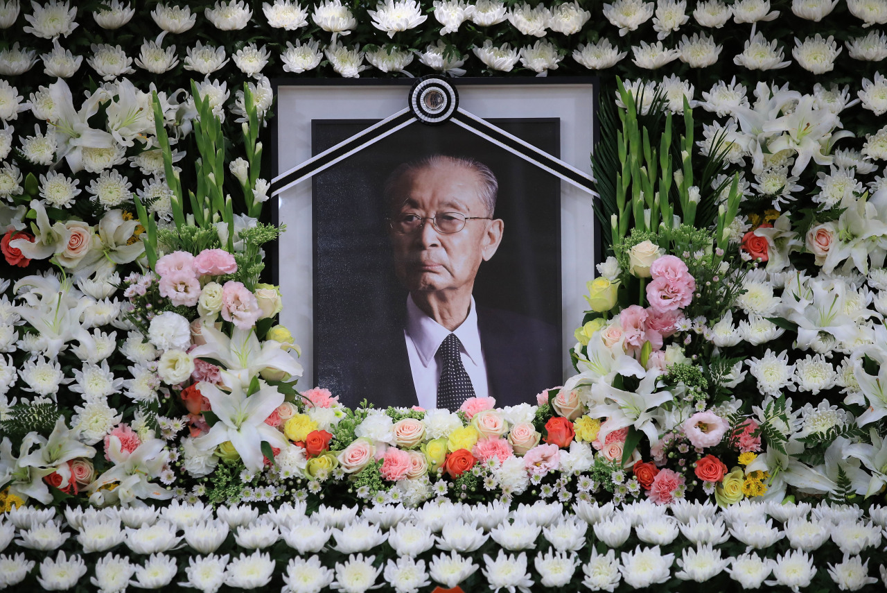 Korean War hero Paik Sun-yup dies at 99