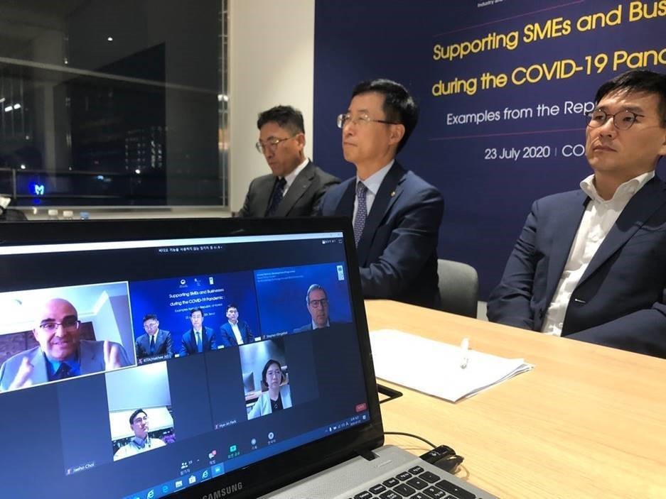 Participants attend a webinar on Korea’s efforts to help SMEs during the COVID-19 pandemic. (UNDP Seoul Policy Centre)